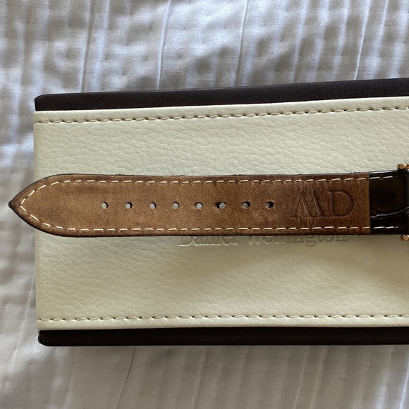 *Excellent condition* Classic York Daniel Wellington watch in Rose 36mm - Picture 7 of 7